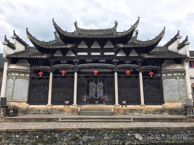 这个县城创造罚款收入下降“奇迹”ky开元棋牌政府大楼旁可以摆摊(图6)